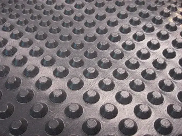Isostud cortina drenante e impermeabilizante Imagem